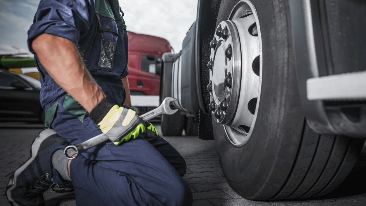 Pressure Changes: Heat increases tire pressure, risking blowouts.